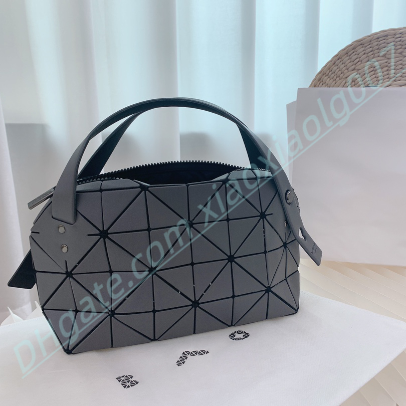 Luxury Totes Famous Designer Shoulder Bags Women Diamond Lattice Lady Toiletry Pouch Leisure Clutch Evening Bags Verstatile Boston Bags Socialite Purses