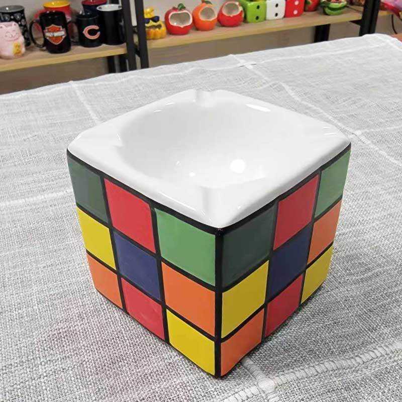 Avrupa Rubik's Cube Art Ashtray Renk Damalı Seramik Kültray İç Dekorasyon El Sanatları Doğum Günü Hediye Ev Dekoru HKD230808