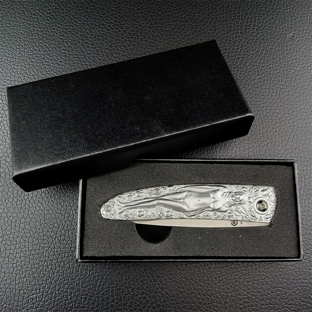 Skulpterad aluminiumlegering Naken Lady Folding Knife 440C Rostfritt stål Blad Delikat fickan EDC -kniv för Avid Collector