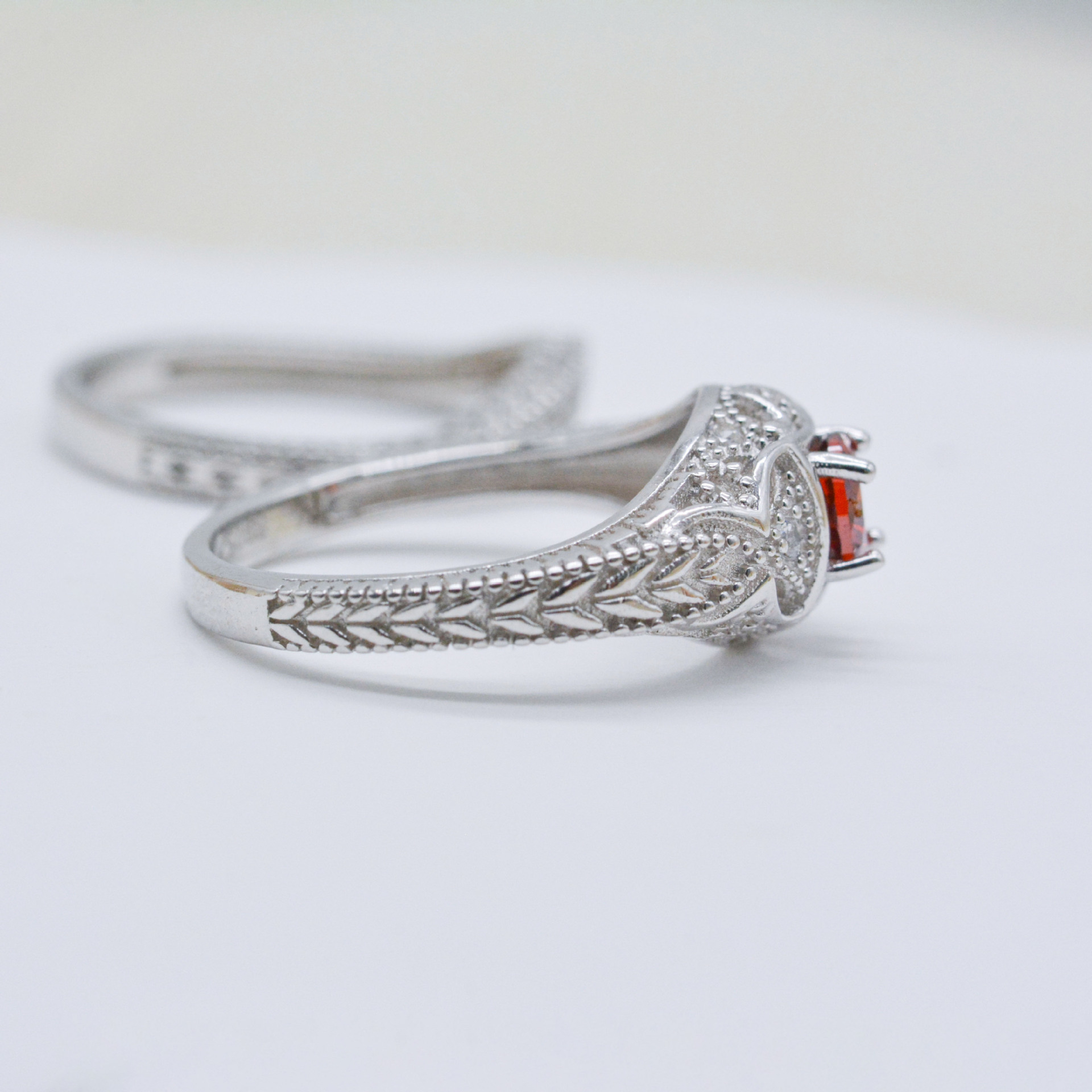 Серебряное серебро S925 Средний гранат красный камень круглый двойной кольцо ювелирные украшения высококачественное изысканное световое роскошное женское кольцо