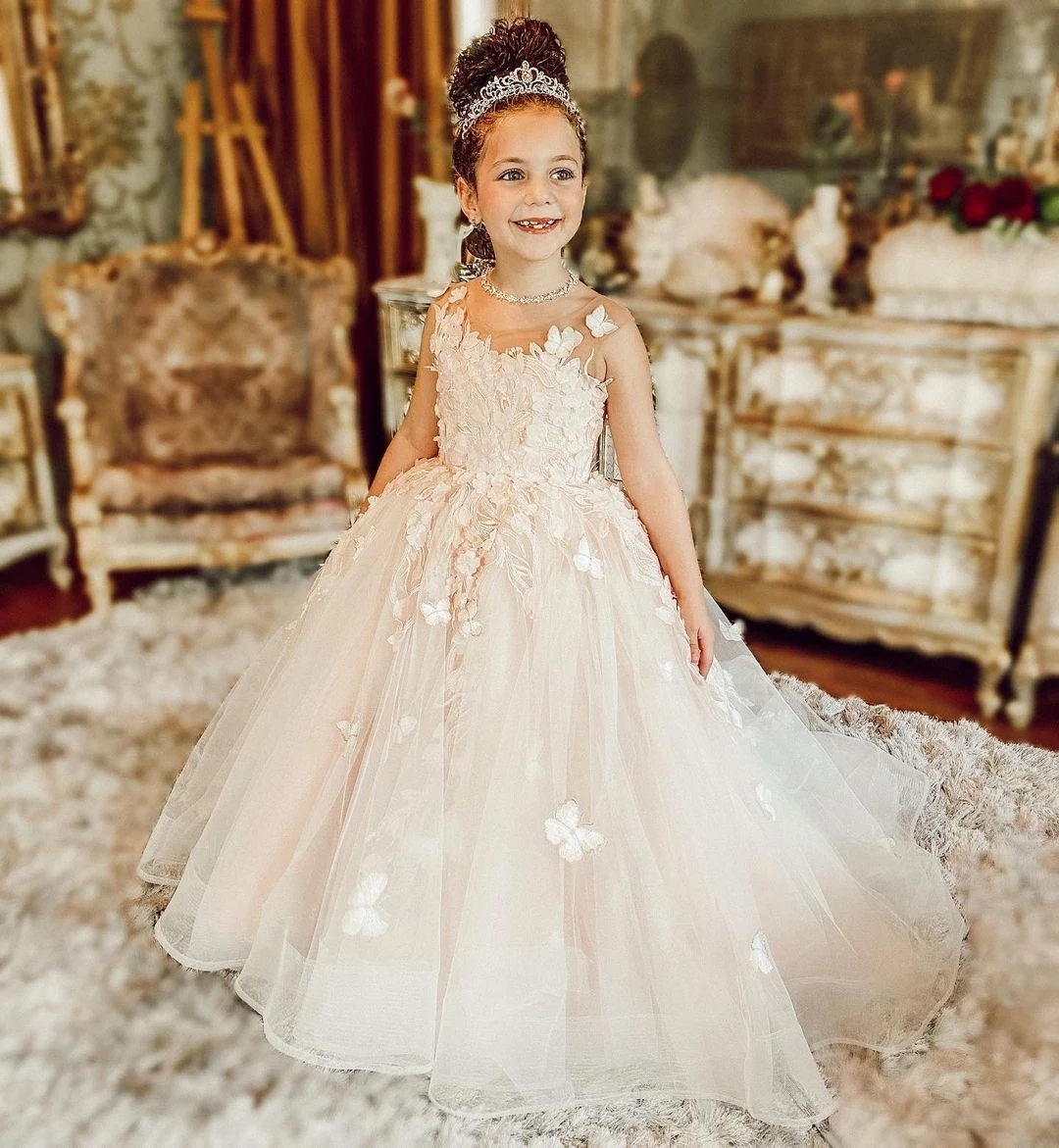 Vackra 3D -fjärilar Flower Girl Dresses ljusrosa spetsbesättning Nackbröllop Little Girls formella klänningar Puffy Toddler Kids First Communion Birthday Dress Cl2686