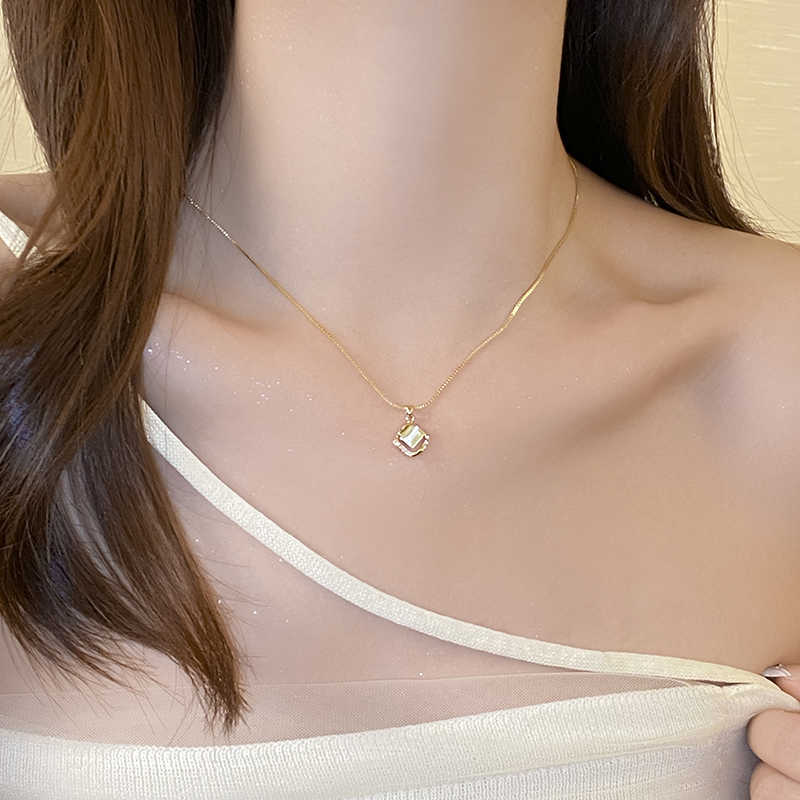 Light Luxury Square Opal Pendant Gold Color Chain Halsband 2023 Nya smyckesparty Utsökta uppsättningar för kvinnors halsband L230620