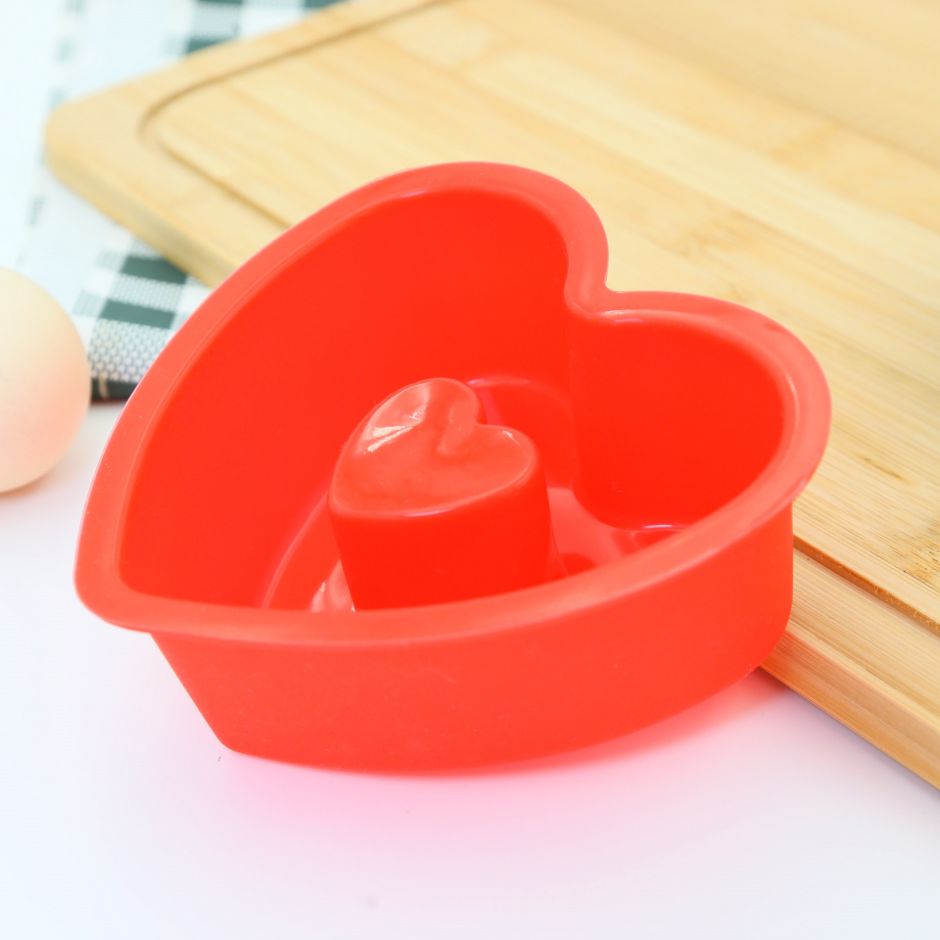 Heart-shaped cake mold two silicone mold trumpet love shape can be steamed high temperature resistant cartoon steamed cakes rice cakes baking Christmas