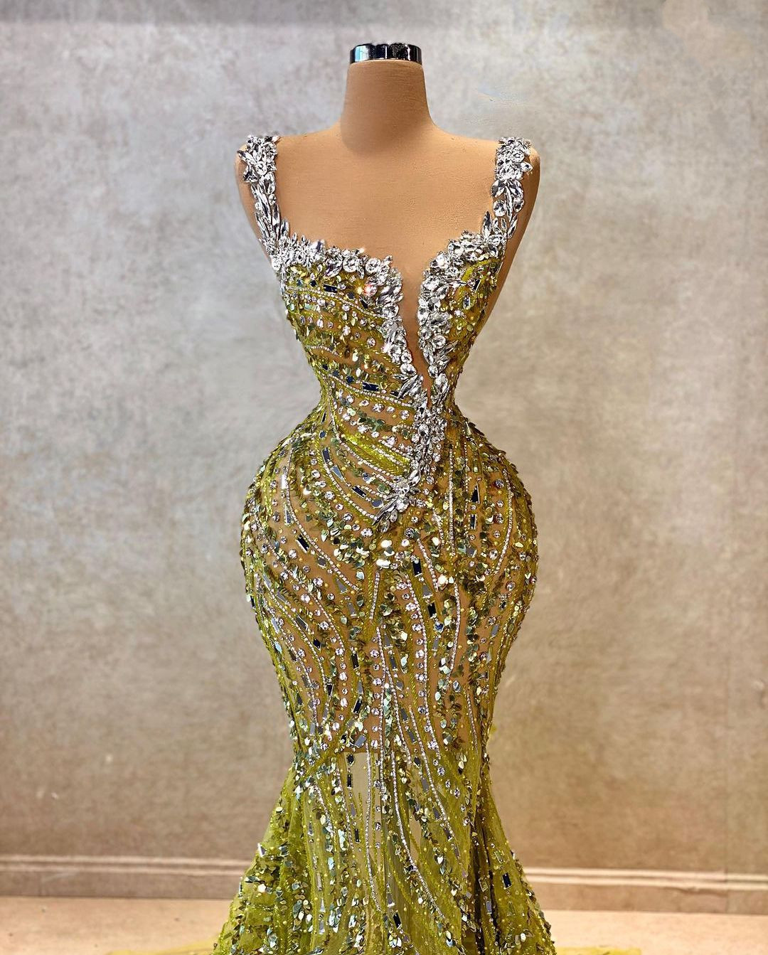 Sexy Mermaid Prom Dresses Sleeveless V Neck Straps Appliques Sequins Beaded Floor Length 3D Lace Hollow Diamonds Evening Dress Plus Size Bridal Gowns Custom Made