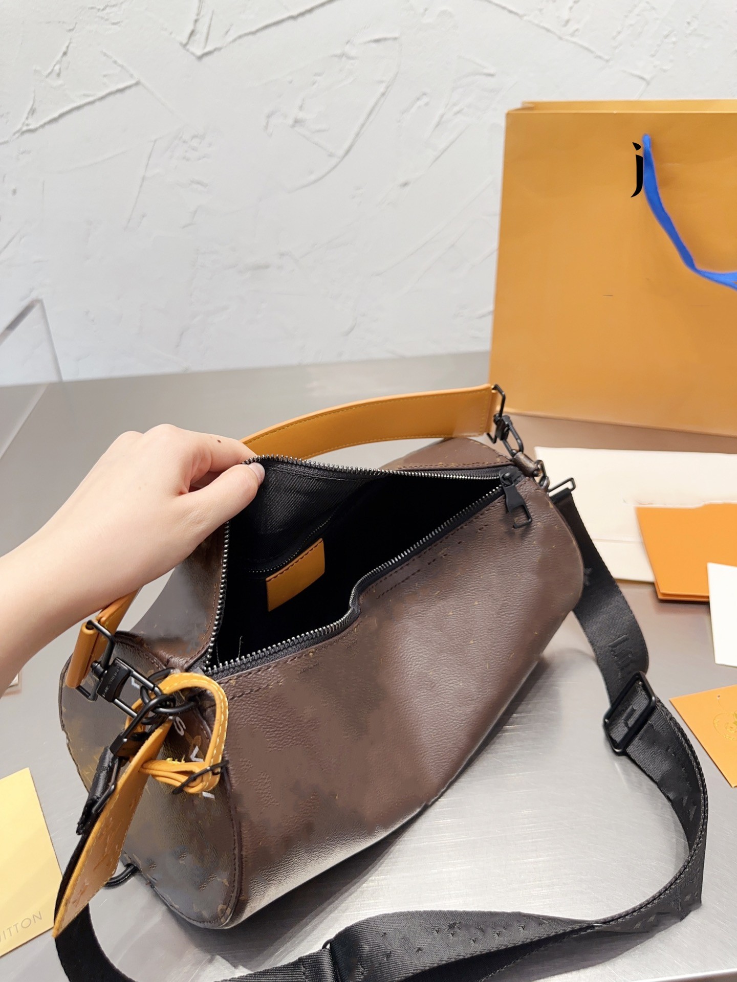 Men Cylindrical bags Fashion Shopping Satchels Shoulder Bags hobo handbag crossbody messenger bags Luxury designer purses totes backpack leather envelope wallet