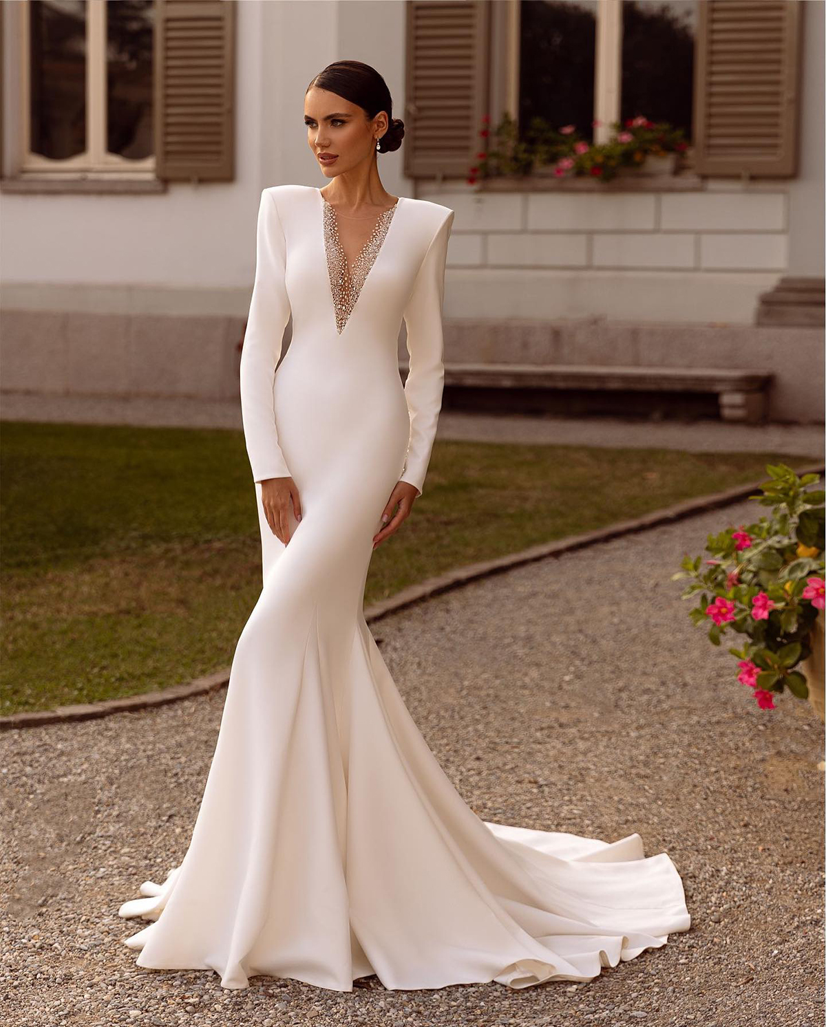 Elegantes Meerjungfrau-Hochzeitskleid aus Satin mit V-Ausschnitt, lange Ärmel, mit Perlen verziert, Sweep-Zug, Brautkleider, Vestido de Casamento