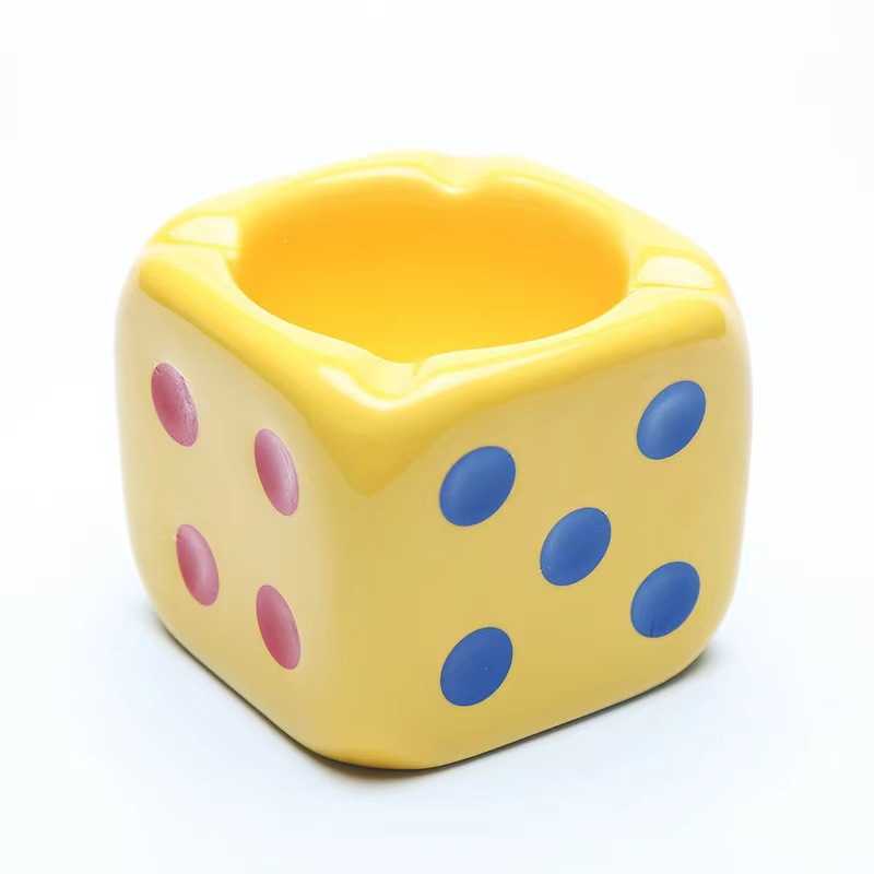 Creative Six-Color Dice Ceramic AshTray Living Room Desktop Decoration Mini Dice Ashtray Car Ash Storage Present Hantverk Heminredning HKD230808