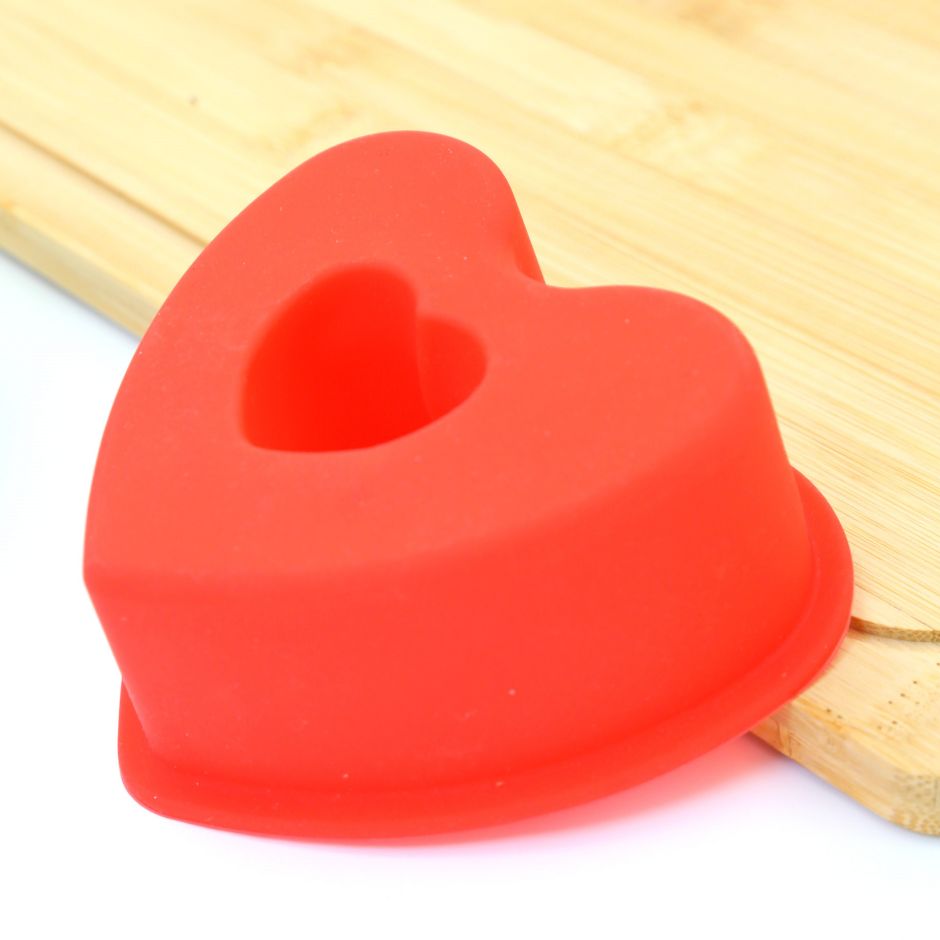 Heart-shaped cake mold two silicone mold trumpet love shape can be steamed high temperature resistant cartoon steamed cakes rice cakes baking Christmas