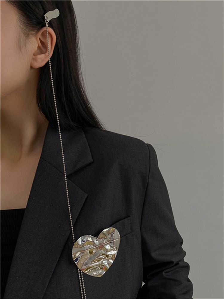 Pins брошет янглиуджия металлическая цепочка сердца брошь личность моды любители кисточки для кисточки для рождественского подарок HKD230807