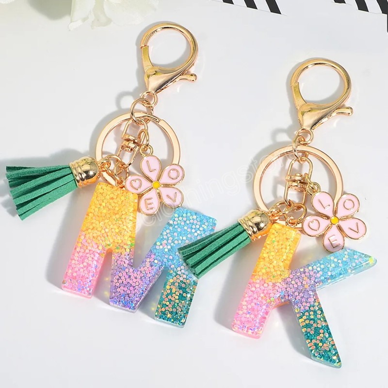 Gold Glitter A-Z 26 Bokstäver Keychain med rosa blommor Färgglada paljetter Fyllda akrylnycklingar för kvinnliga handväskor tillbehör