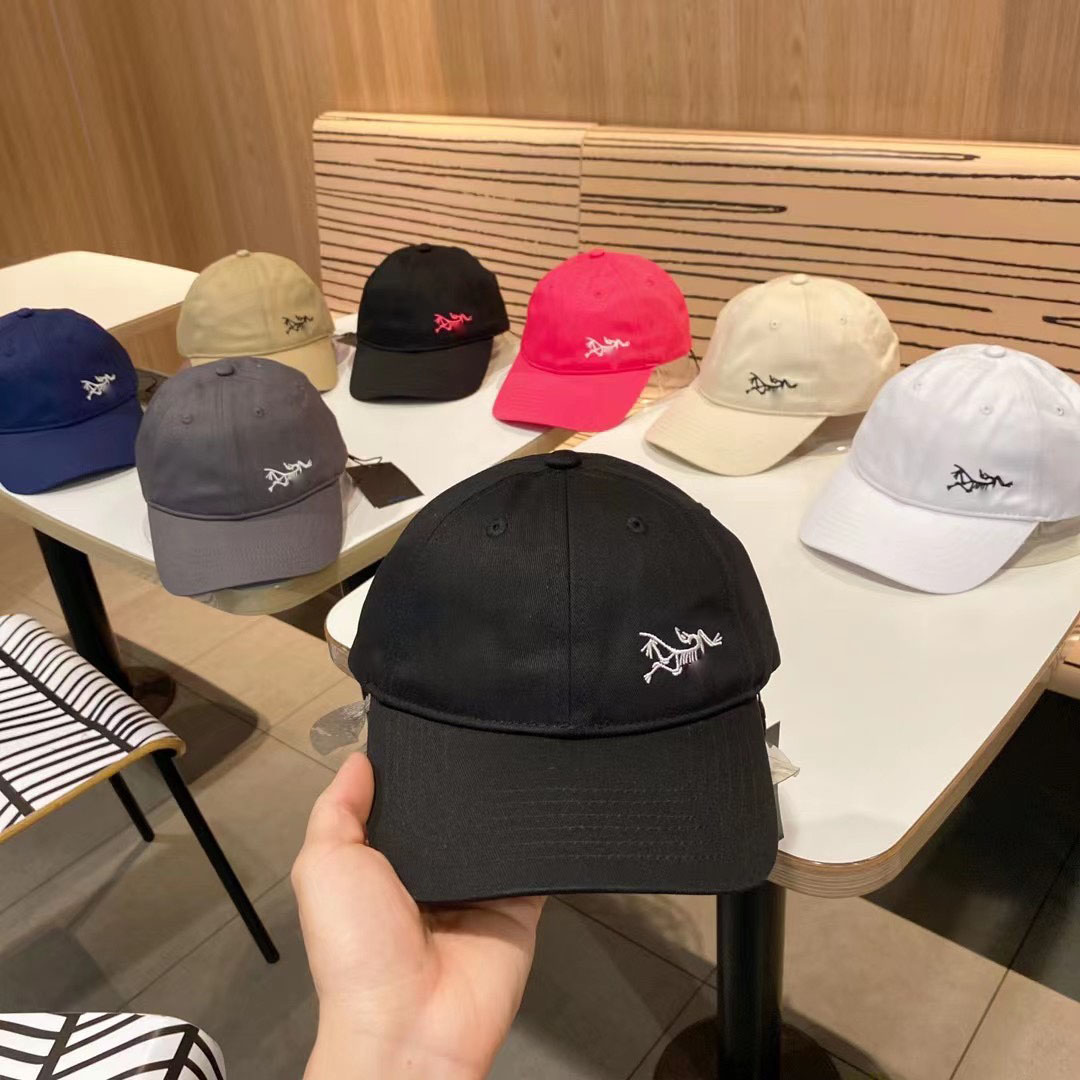 Erkekler Spor Tarzı Tasarımcı Top Cap Kadın Şeker Şapkası Hayvan Kemik Nakış Ayarlanabilir Boy Casquette