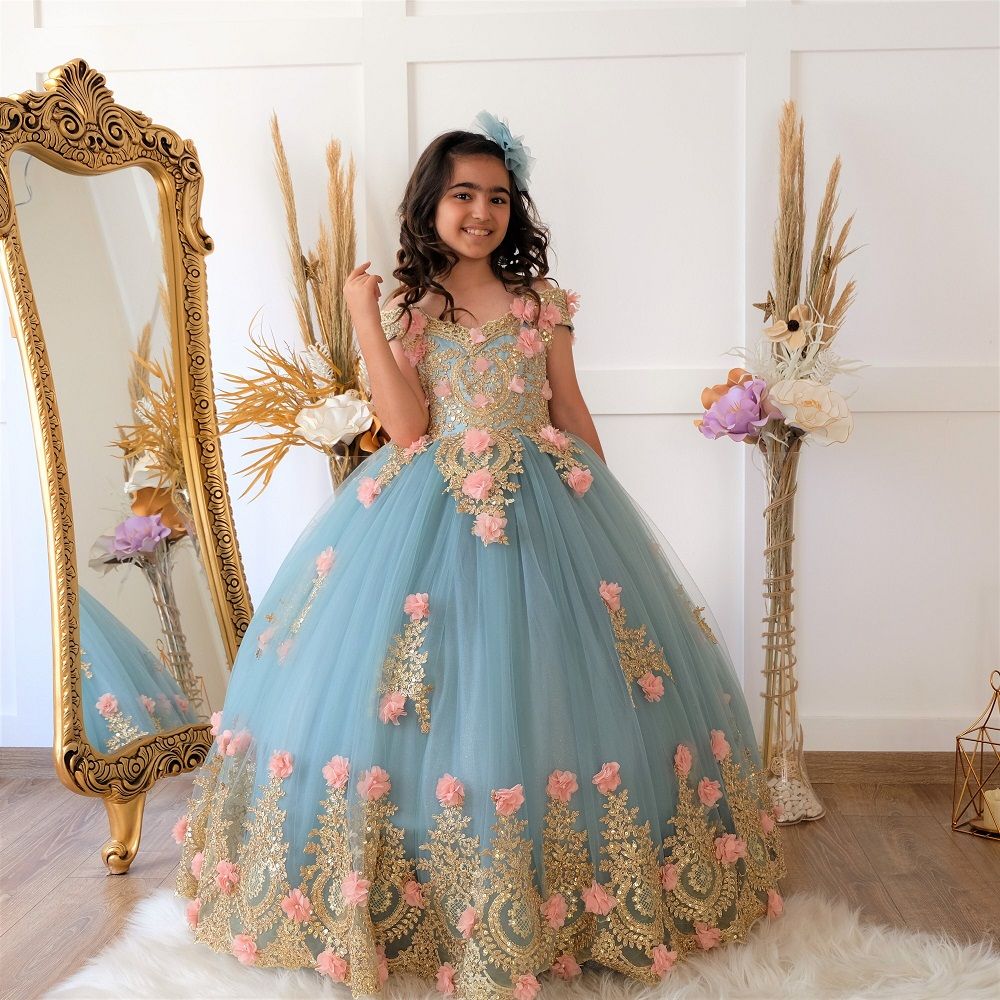 2023 Lovely Ball Gown Flower Girls Dresses Blue Off the Shoulder Gold Lace Appliques Beads Kids Birthday Party Dress Pink Color Flower Child Prom Gown With Bow