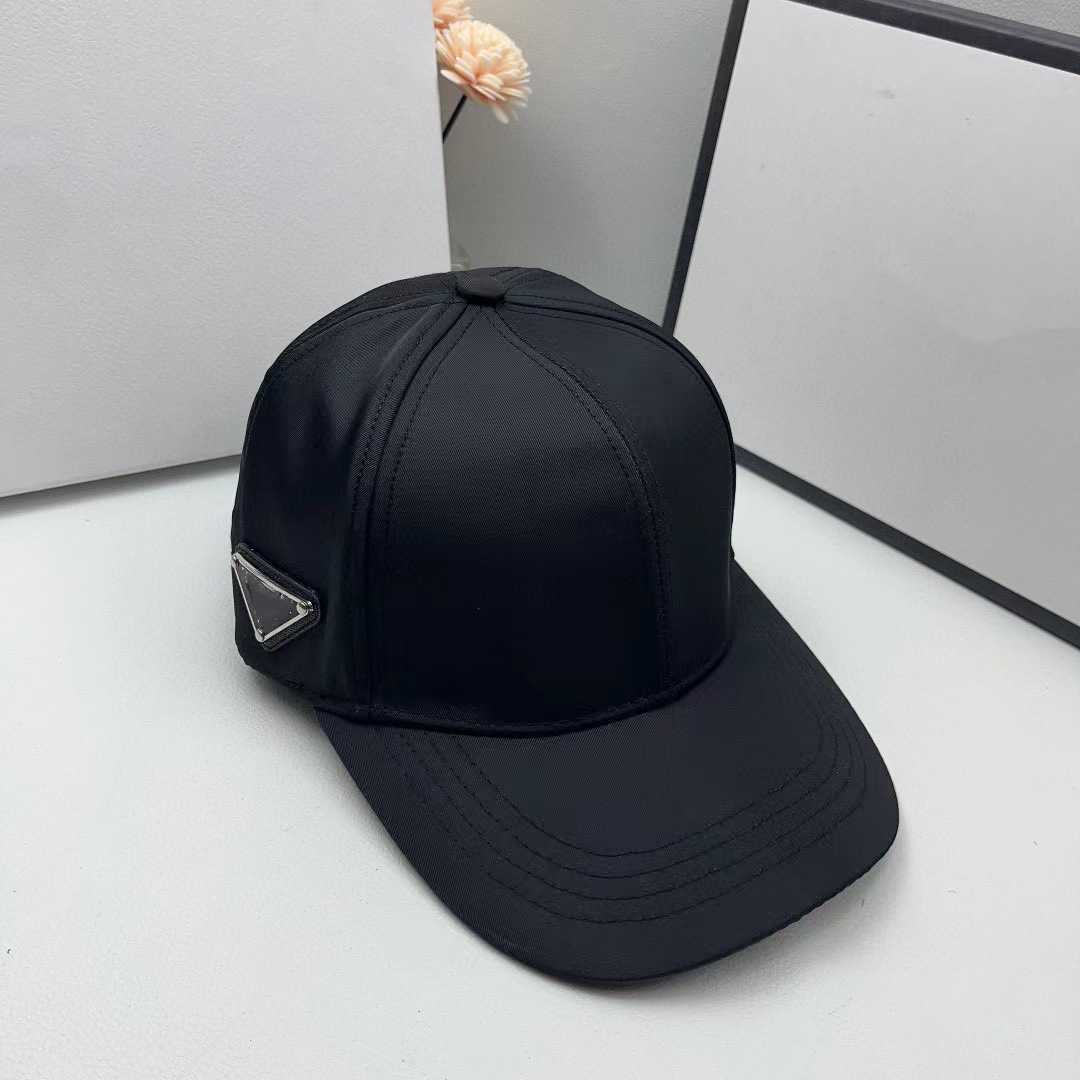 Ball Caps Top Designer CHAPLE LUXURIE Version coréenne Triangle Baseball Cap British Style Fashion Lettre P BRODERIE HARD TOP SUR SUR SUN IWDN