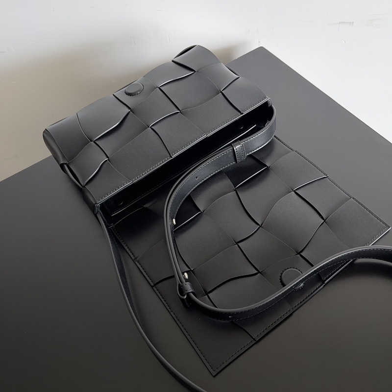 Designer Crossbody Bag Women's Shoulder bags 100% Lambskin Leather Intreccio Wavy Pattern Black Cassette Handbag Purse with Box