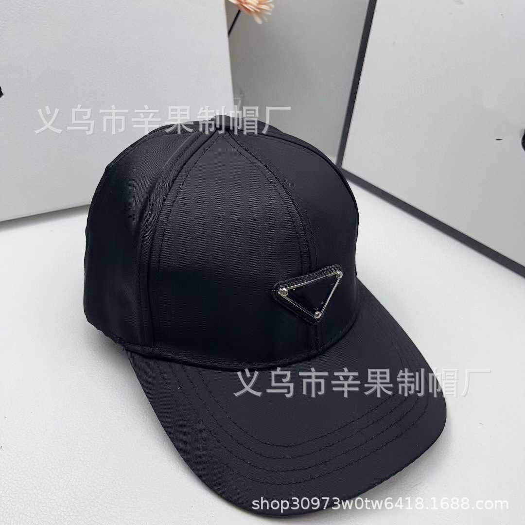 Gorras de bola Top Diseñador Sombrero de lujo Versión coreana Triángulo Gorra de béisbol Estilo británico Moda Letra p Bordado Hard Top Protector solar Sun IWDN