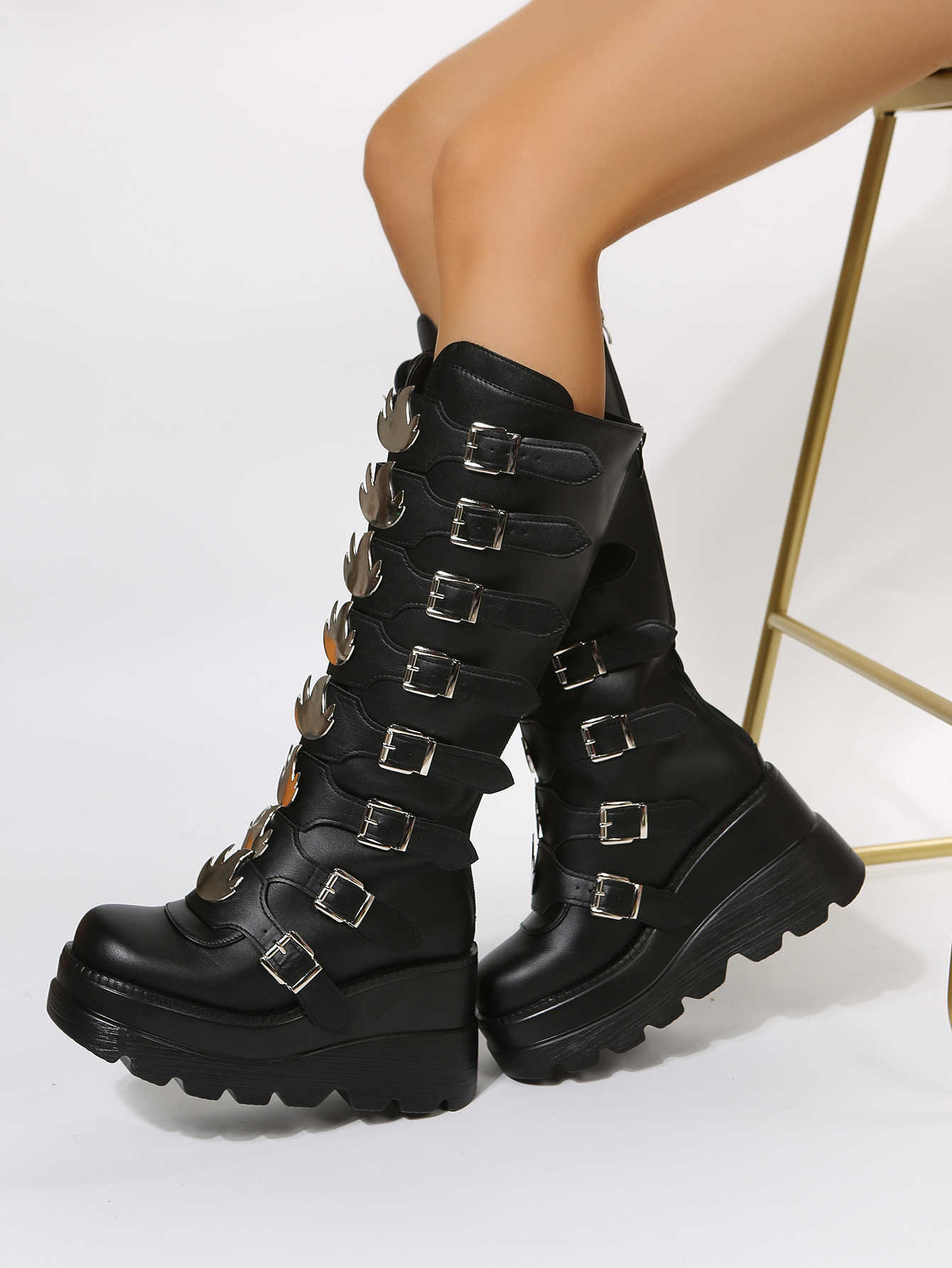 Stora kvinnors 2023 Autumn/Winter New Belt Buckle Thick Bottom Punk Spicy Girl Knight Boot 230811