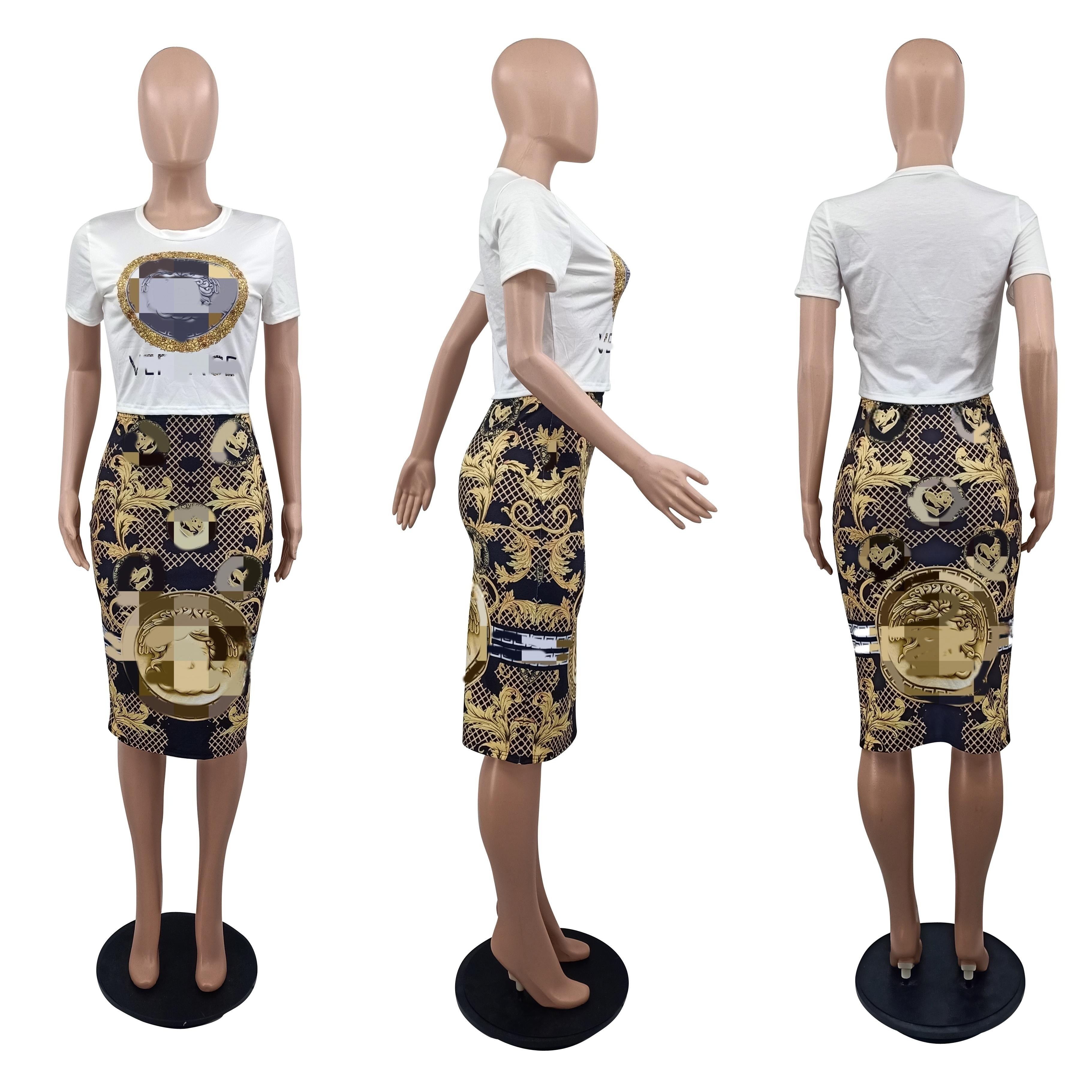 Stampa d'oro vintage Doppi abiti da due pezzi Women Casual Slim T-shirt e Skirt Set da 2 pezzi abiti gratuiti