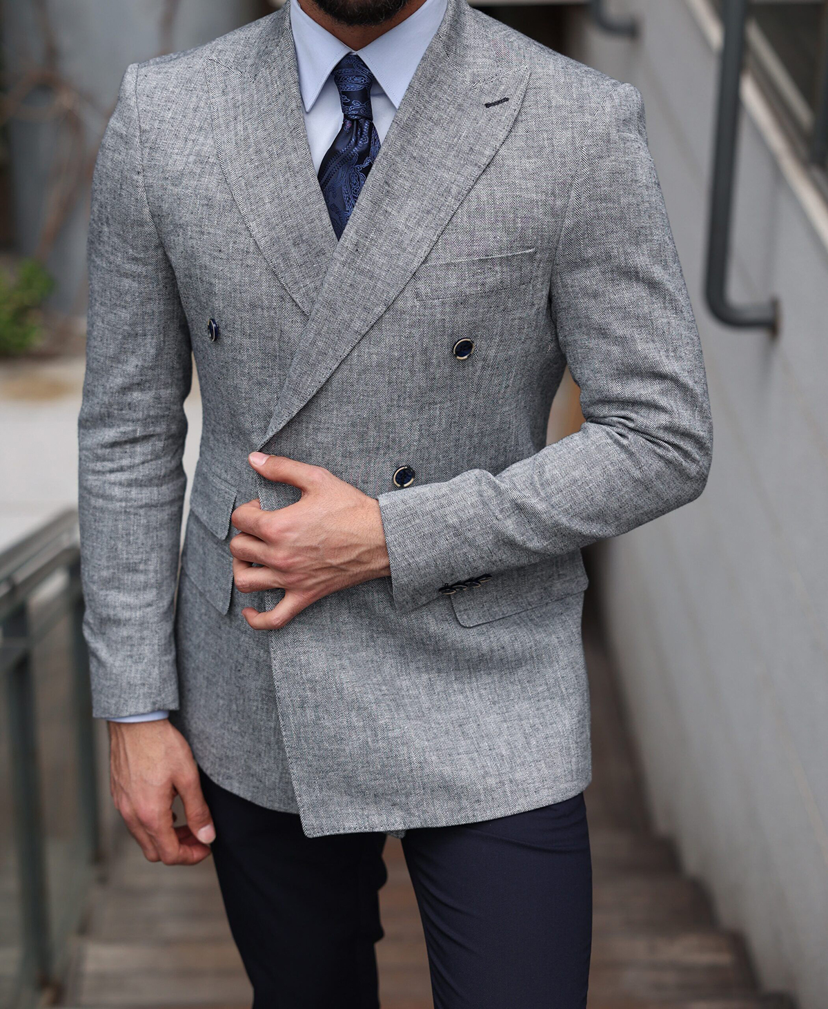 Anpassade Hommes Made Groomsmen Grey Groom Tuxedos Peaked Lapel Suits Wedding Jacket+Pants Dräkt Homme