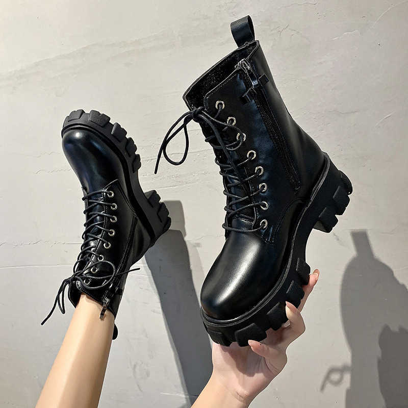 2023 Herbst und Winter Neue Mode Britisch -Stil Dicke untere Perle Kette süße coole Motorradstiefel Kurzes Barrel Martin Boots Frauen 230811