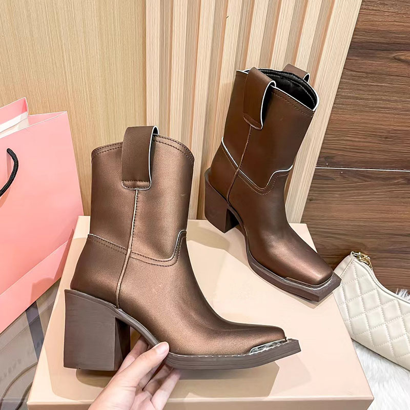 2023 Designer Luxury Pure Color Chelsea Ankle Boots Womens 100% läder Svart/vitt/brunt utomhusfest fyrkantig tå boot ladys sexig mode högklackade komfortskor