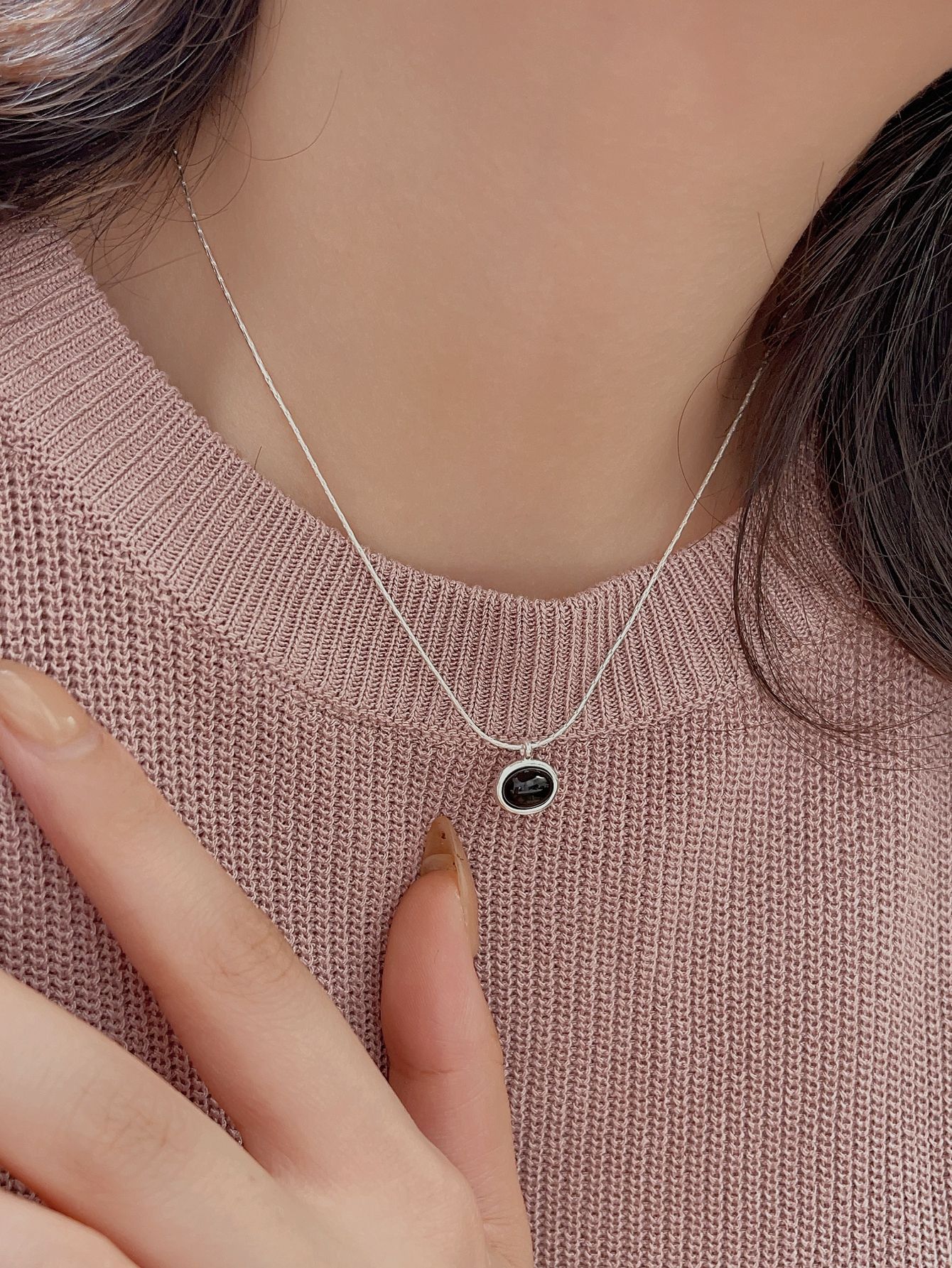 Halsband 2024 Ny personlig och minimalistisk för kvinnlig minoritetsdesignkänsla valform S Sterling Sier Necklace Pendant