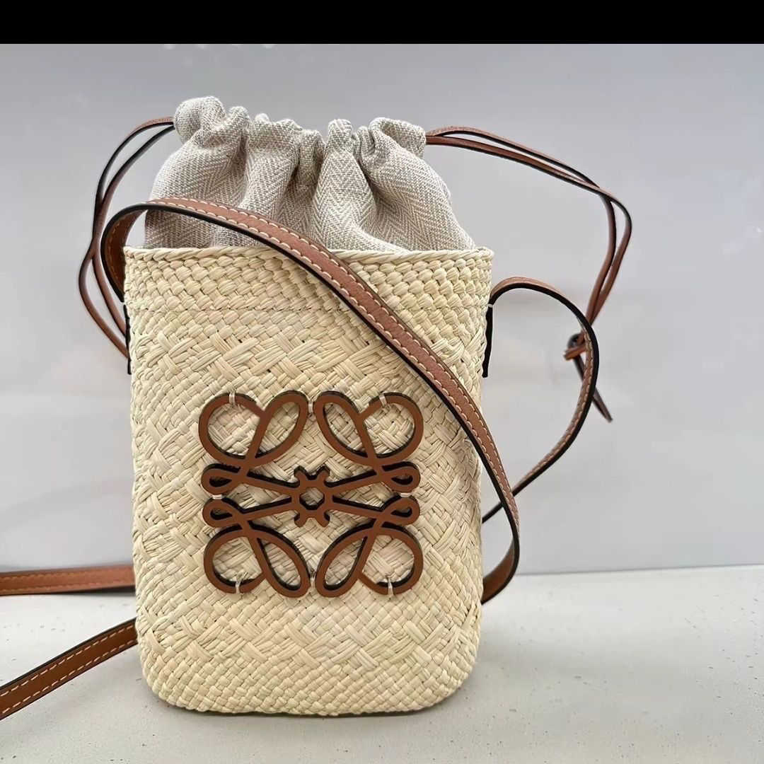 French Straw Woven Bag 2023 New Bag Luo Jia Handwoven Womens Bag Water Bucket Bag One Shoulder Crossbody Bag Small Bag Summer