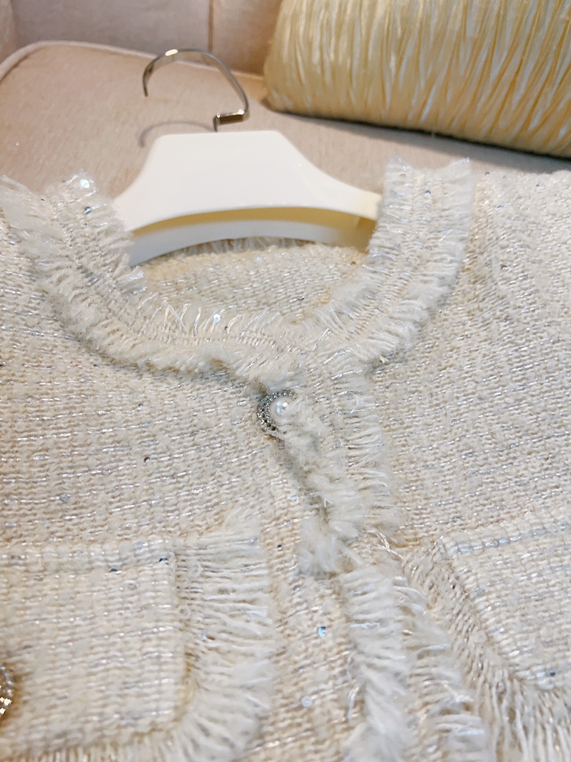 2023 Autumn Białe stałe kolory cekiny Fringe Tweed Tweed Kurtka okrągła okrągła szyja guziki pojedyncze kurtki Krótka warstwa marki A3G116549
