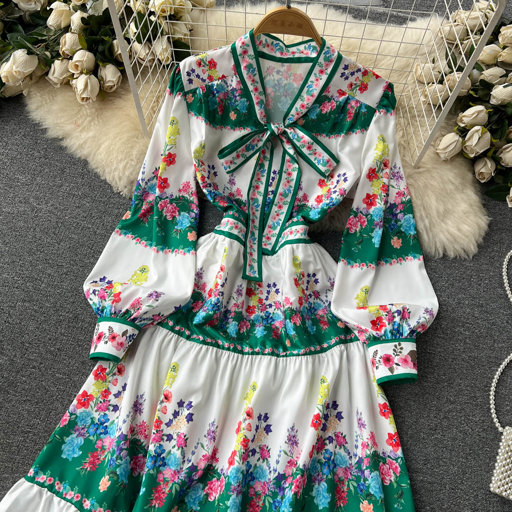 Grundläggande casual klänningar 2024 Spring Autumn New Vintage Style Blomma tryck Lång klänning för kvinnors franska bågskrage blommor a-line semester vestidos