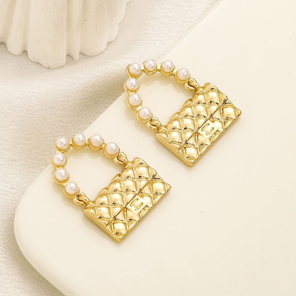 Women 18K złota kolczyki luksusowe projektanci marki Stud geometryczne przesadzone klasyczne kryształowy porażnik Pearl Wedding Party266c