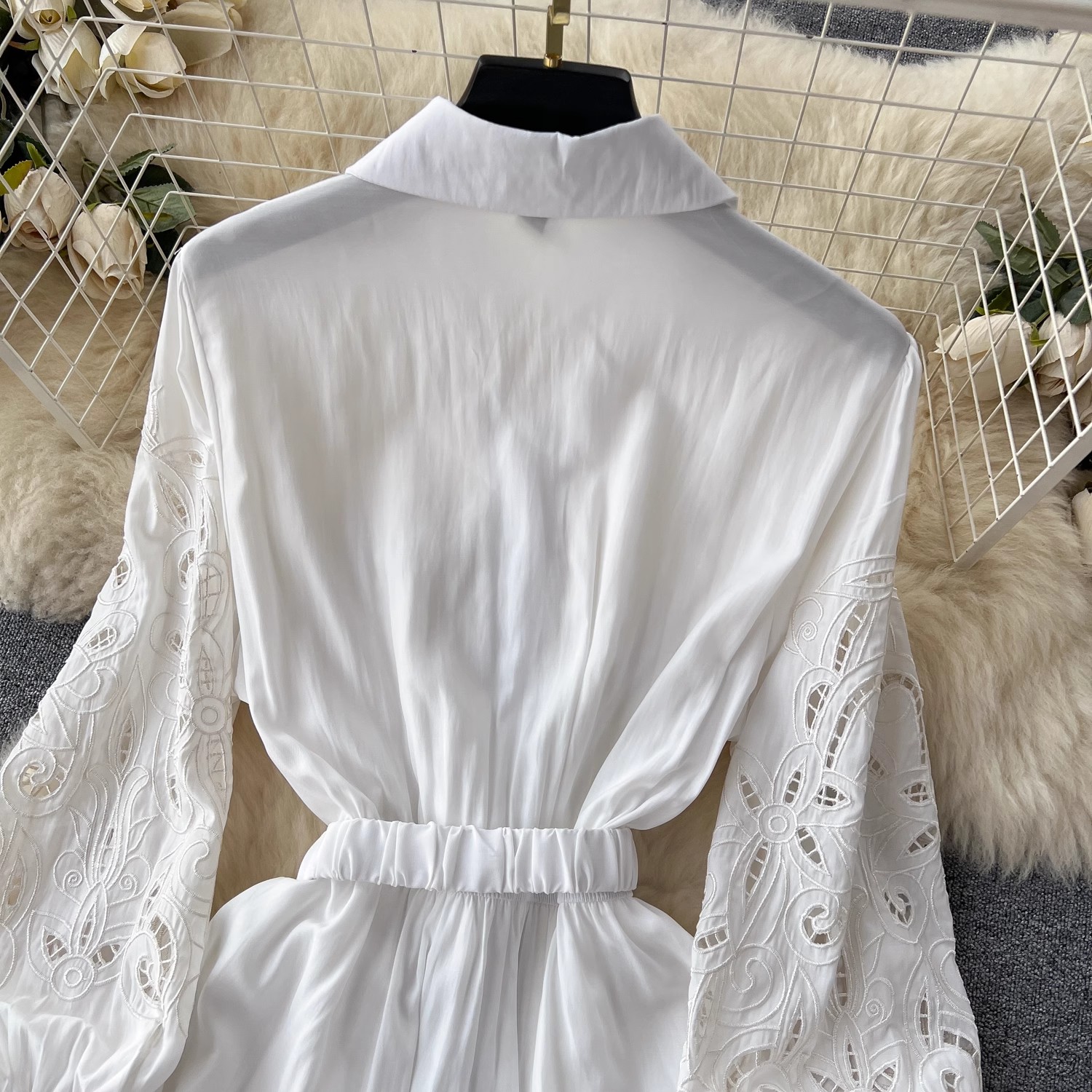 Robes décontractées de base 2024 Automne Elegant White Broidery Robe Femme Femme Long Hollow Out Single Breasted Heart Belt Preeted Linen Party Vestidos