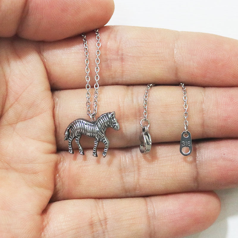 Everfast /Los niedlich 3D Zebra Edelstahl Pendellguss Pferd Charms Tier Halsketten Männer Kinder Mädchen Vintage Schmuck Geschenk SN335