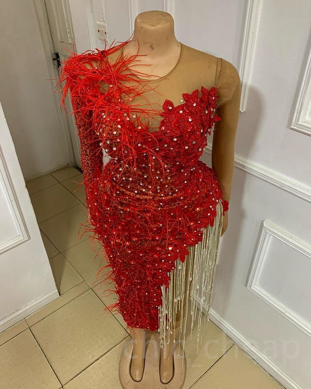 2023 Röd mantel Graduation Dress Beaded Spets Feather Crystals Homecoming Party Formal Cocktail Prom Bridesmaid Gowns Dresses ZJ427