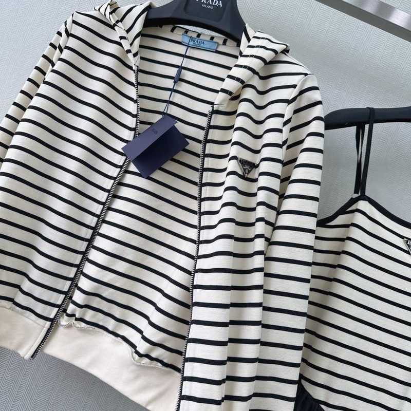 Women's Two Piece Pants designer P Family 23 Early Autumn New Fashion Triangle Decorative Hooded Stripe Coat+Strap Splice Long Dress X4X0