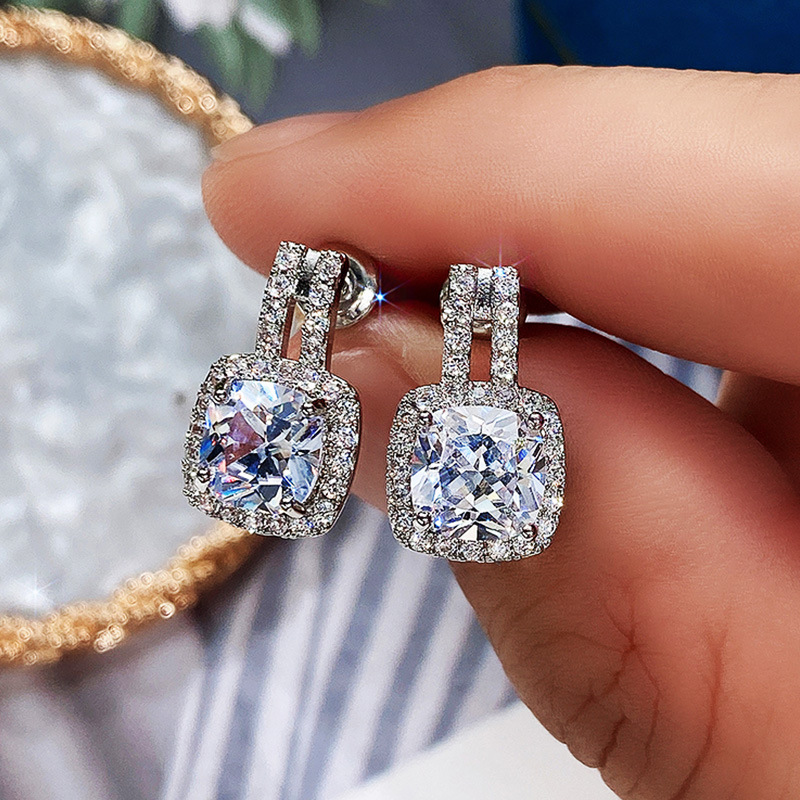 Stud Earrings Women Round Diamond Cubic Zirconia Stud Earrings Designer Shiny Crystal Platinum/Golden Pendant Earrings Luxury Wedding Jewelry