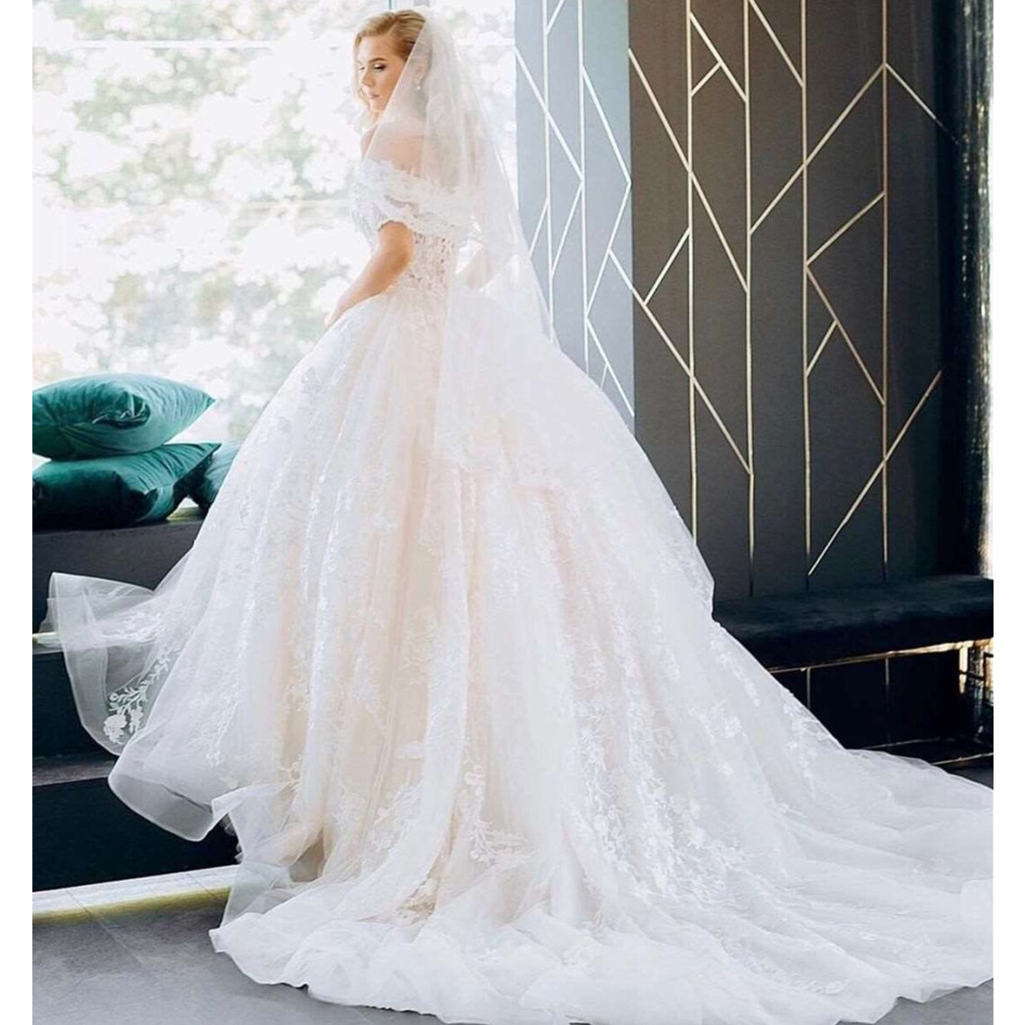 Crystals Ball Gown Wedding Dress Vestidos De Women Luxuryl Cap Sleeves Bling Sparkly Beading Bridal Gowns