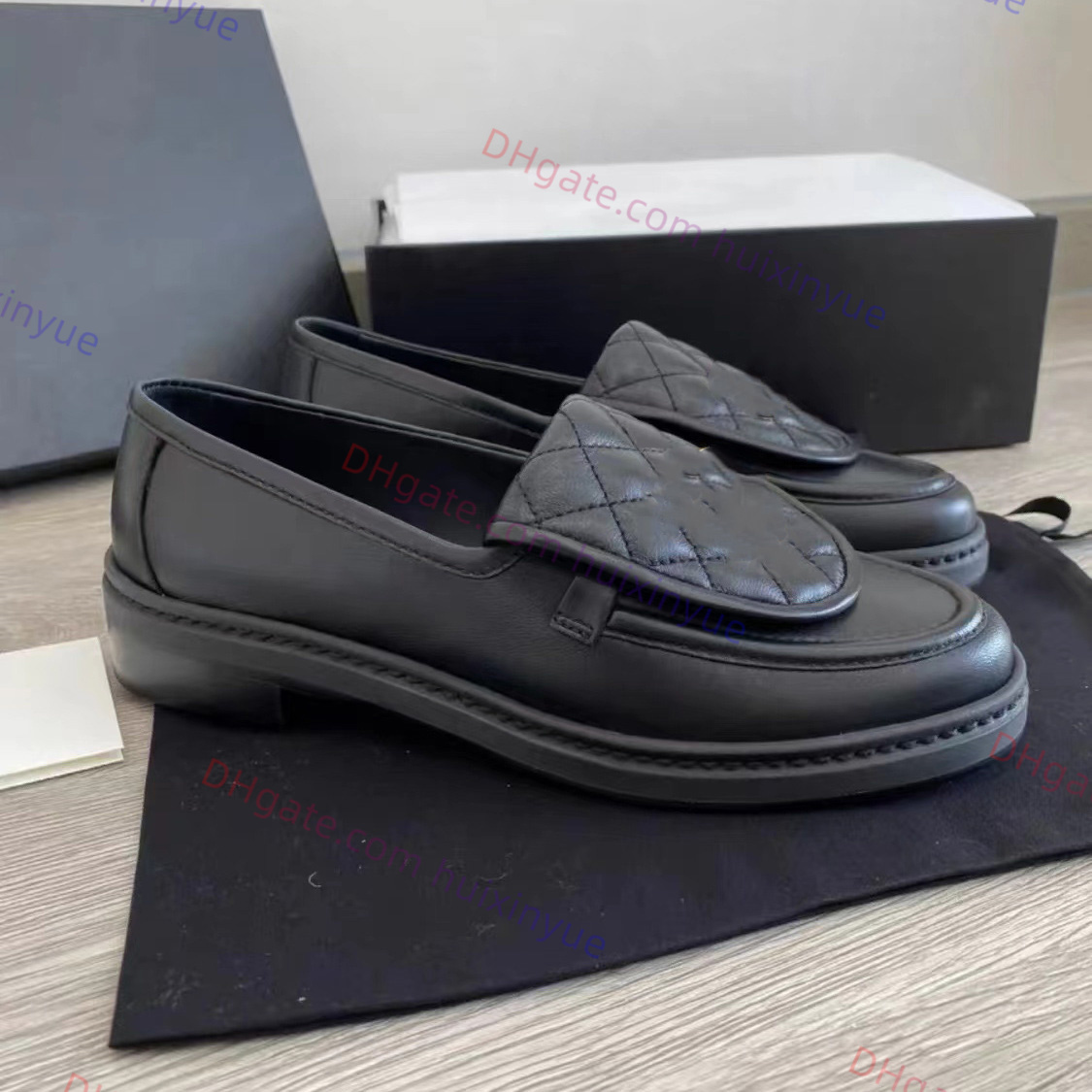 Tasarımcı Ayakkabı Kadınlar Sıradan Ayakkabı Dönüş Kilit Loafers Moda Lüks Elmas Kapitone Yuvarlak Yuvarlak Toe Dişli Velvet C Karıştırıcı Bayanlar Açık Mekan Platform Loafers