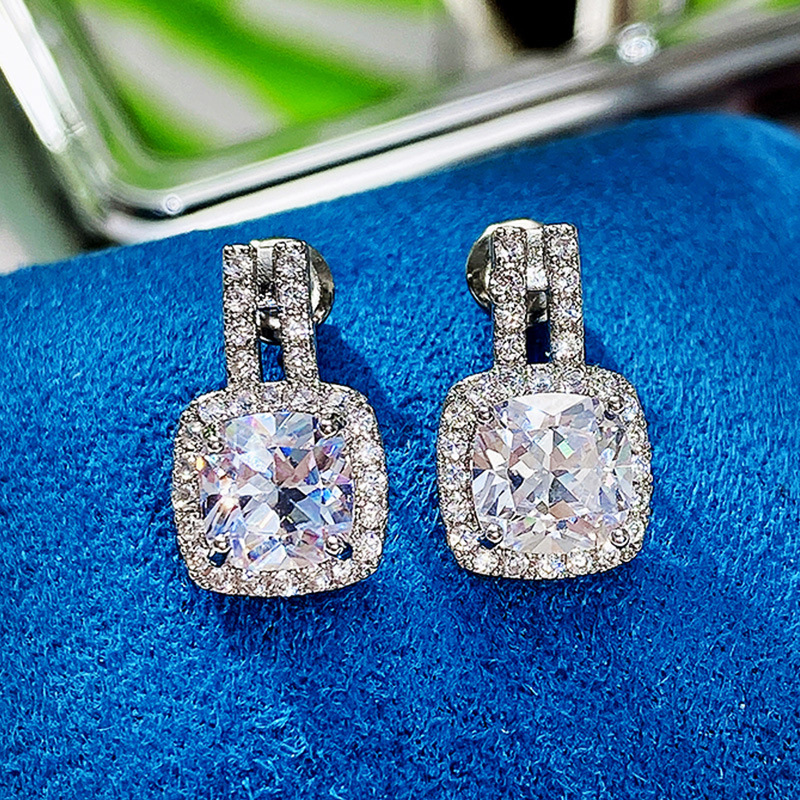 Stud Earrings Women Round Diamond Cubic Zirconia Stud Earrings Designer Shiny Crystal Platinum/Golden Pendant Earrings Luxury Wedding Jewelry