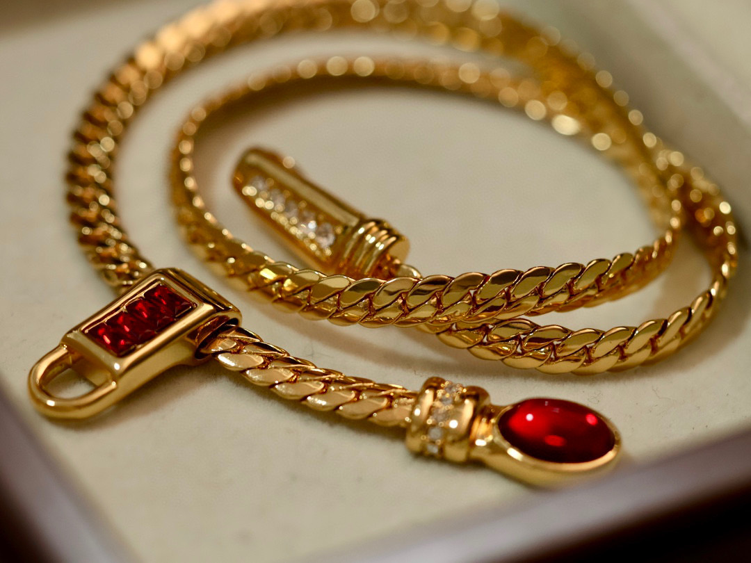 Collier Vintage français, bijoux en verre rouge, strass, os de serpent, chaîne en forme de Y