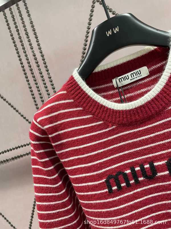 Dames T-shirtontwerper 23 Pre Autumn Nieuwe Niche Design Pullover gebreide bovenste strepen gecombineerd met Jacquard letters voor trendy en veelzijdige meidstijl x7gk