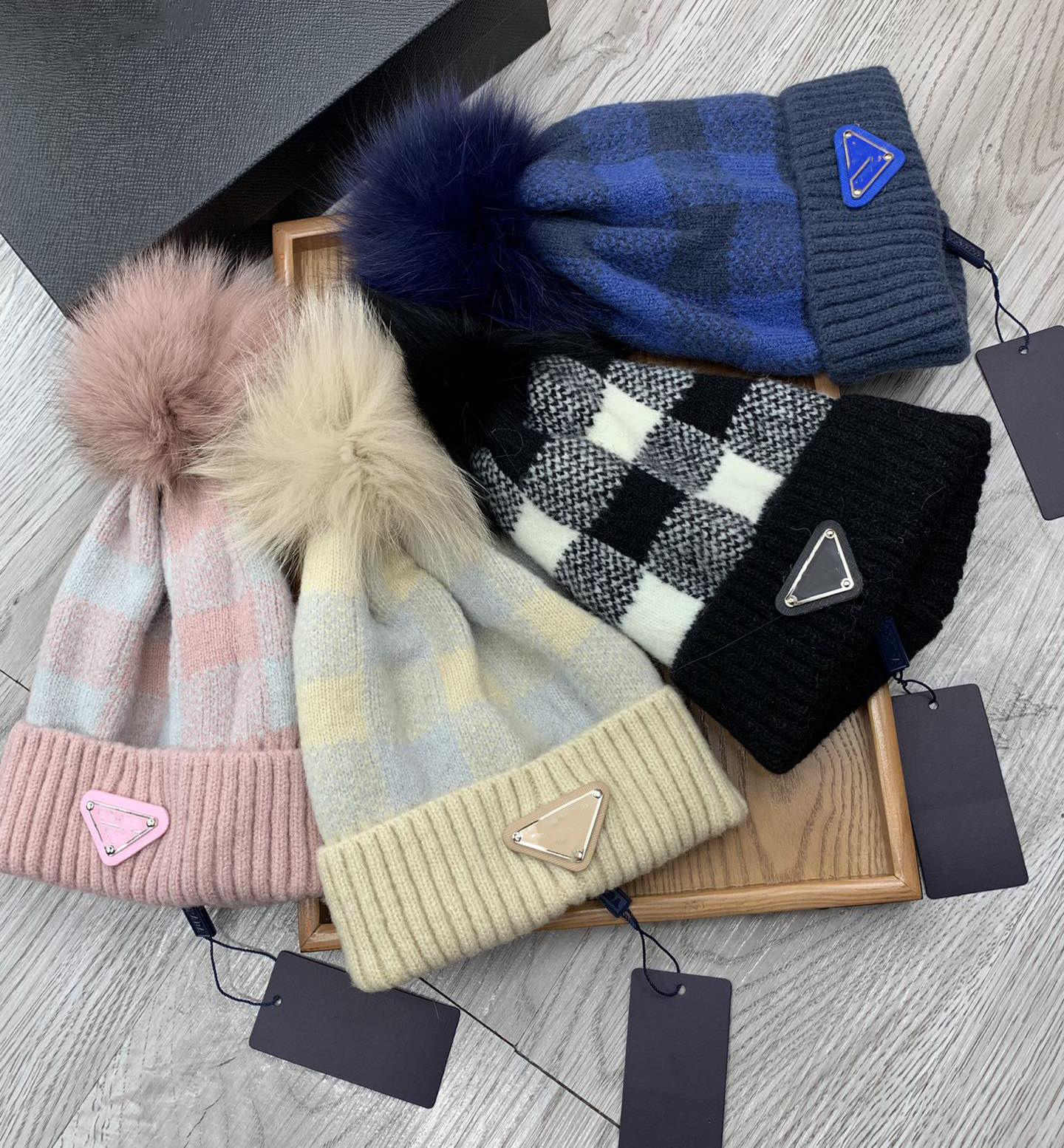 Designer Knitted Hat New Hairball Wear Comfortable Fashion Men's and Women's Hat Fashion Party