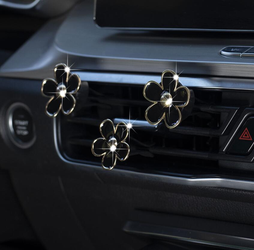 6 Small Daisies Car Air Outlet Parfym Clip Aromaterapi Clip Decoration bil Interiör Tillbehör Bilförsörjning Dekoration