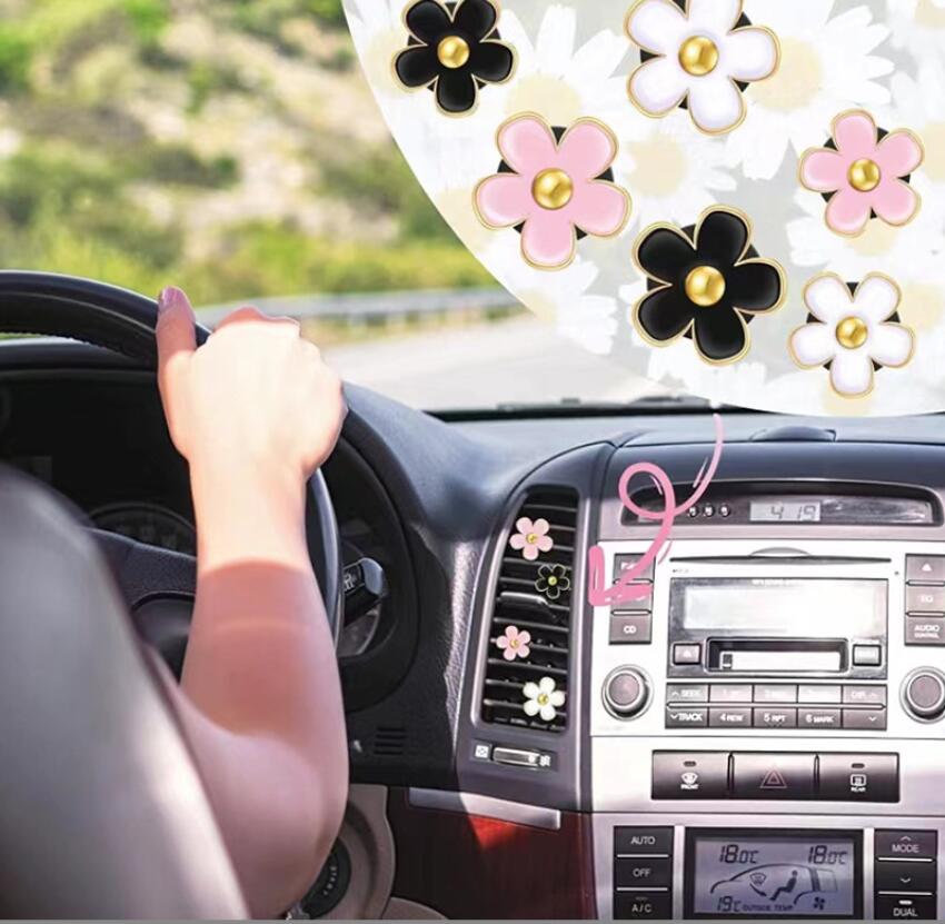 6 Small Daisies Car Air Outlet Parfym Clip Aromaterapi Clip Decoration bil Interiör Tillbehör Bilförsörjning Dekoration