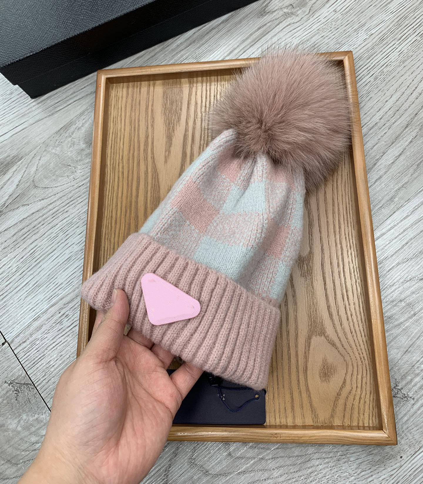 Designer Knitted Hat New Hairball Wear Comfortable Fashion Men's and Women's Hat Fashion Party