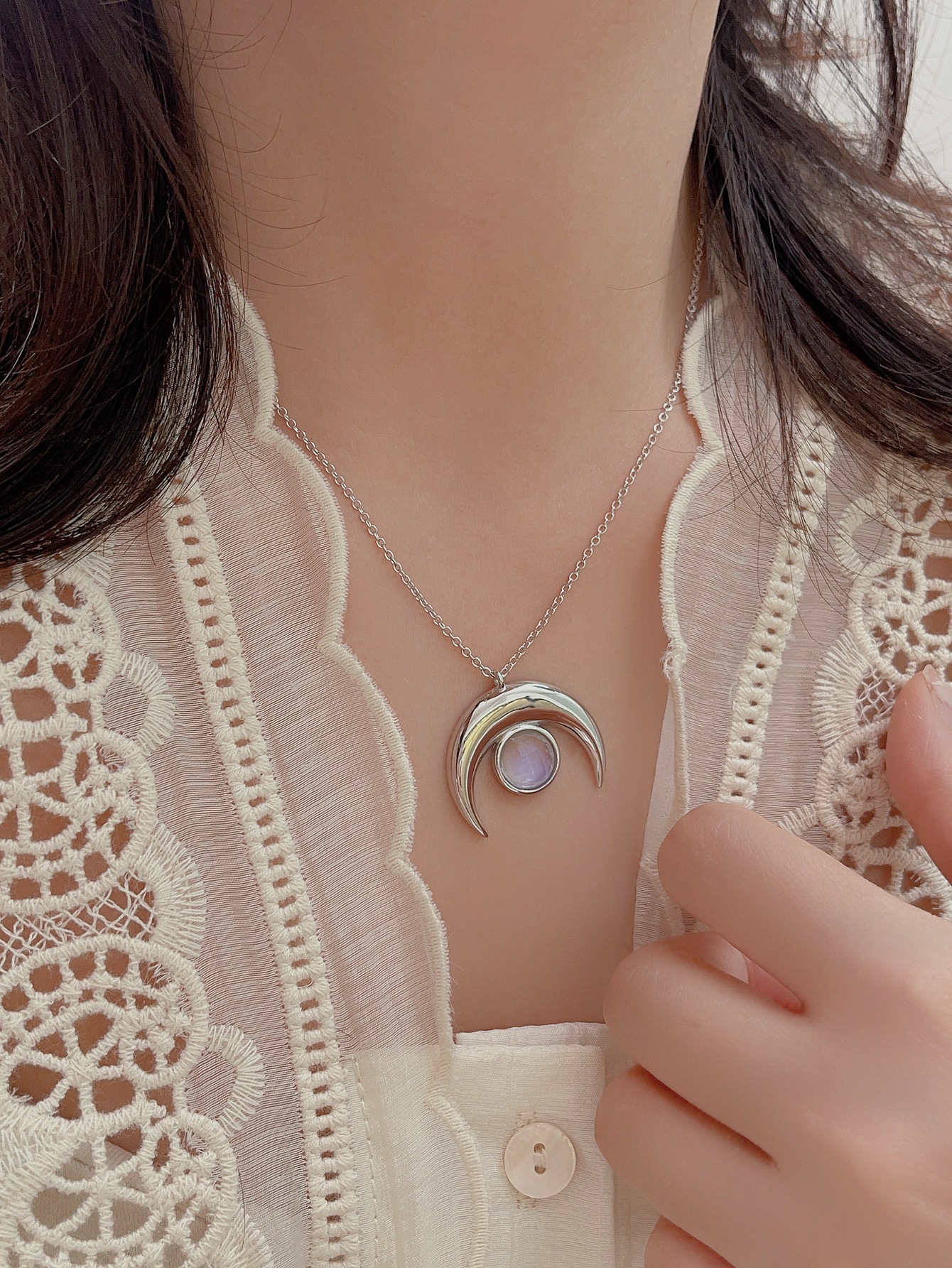 Hot Selling S925 Sterling Silver Fashion Moonstone Moon Necklace Pendant i Japan, Sydkorea, Europa och Amerika