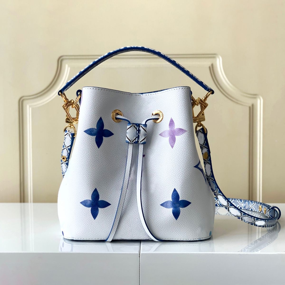 Women's Luxury Shoulder Bags Designer Handbags Mini MM Neon Bucket Bags Burst Fashion Luxury Crossbody Bags Strap Drawstring Tote Bags Cell Phone Bags