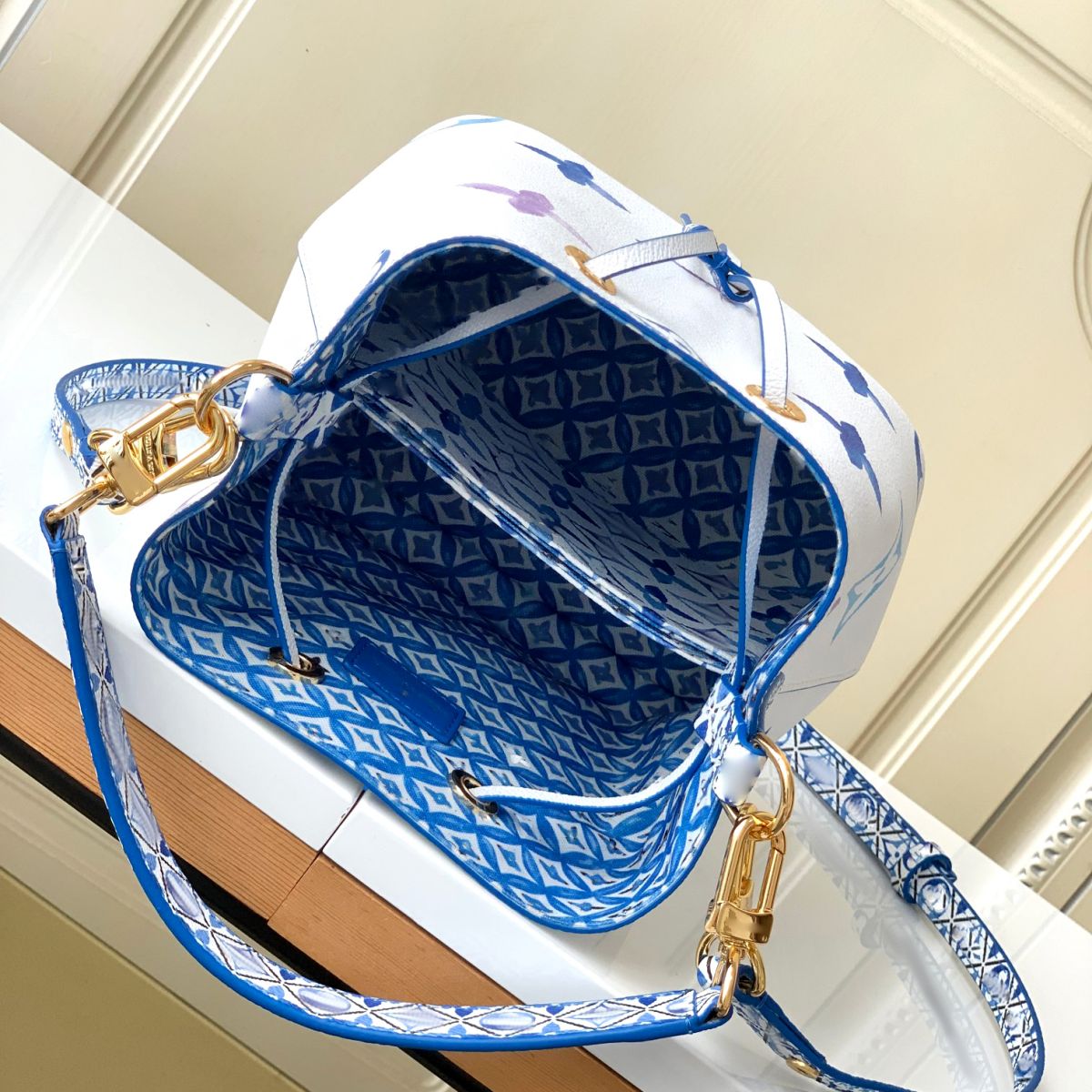 Women's Luxury Shoulder Bags Designer Handbags Mini MM Neon Bucket Bags Burst Fashion Luxury Crossbody Bags Strap Drawstring Tote Bags Cell Phone Bags