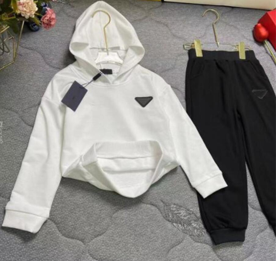 Designer Kids Clothing Set Baby Boy Hoodie Tvådelad kostym Autumn Girl Suits Child Sweatshirt + Sweatpants Hooded Storlek 100-150 Autumn Classic Letter Top