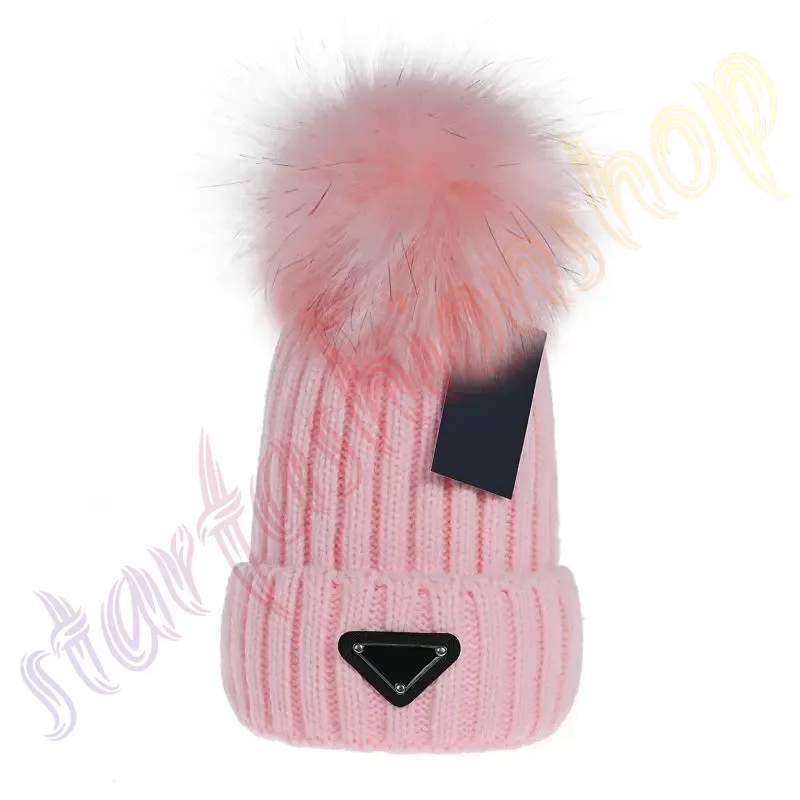 Designer Beanie Knitted Solid Colour Pom Hat Fashion Designer Windproof Warm Letter Pom Hat Wearable for Men and Women