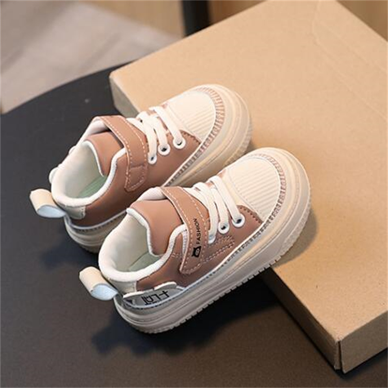 Nouveaux baskets pour enfants 2023 automne cuir artificiel sort couleur garçons sport tempérament tendance chaussures filles chaussures appartements