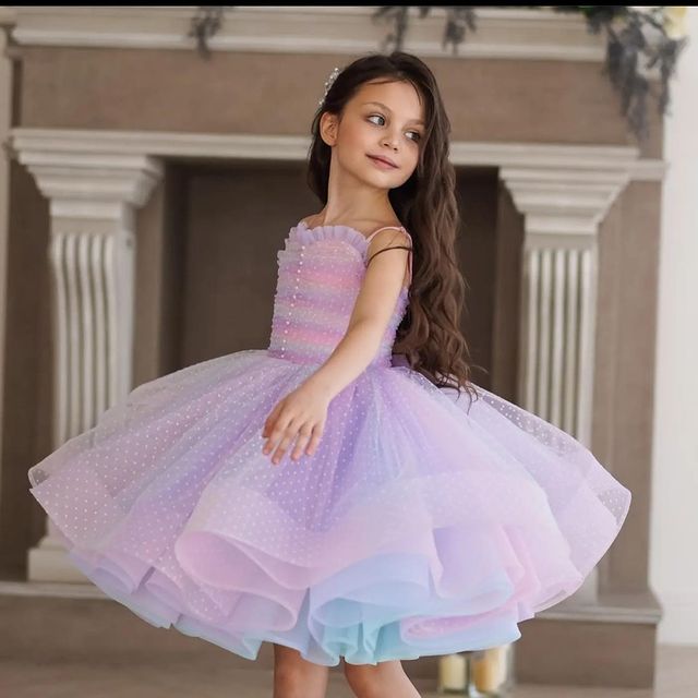 2023 Färgglada bollklänningar Flower Girl Dresses Tulle Tiers Knelängd Vintage Little Girl Peageant Dress Blänningar ZJ418